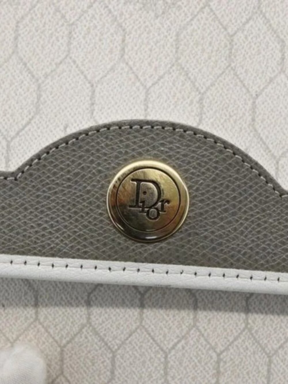 Christian Dior Honeycomb Canvas Chain Shoulder Bag PVC White Gold Auth 173462 - Picture 10 of 15